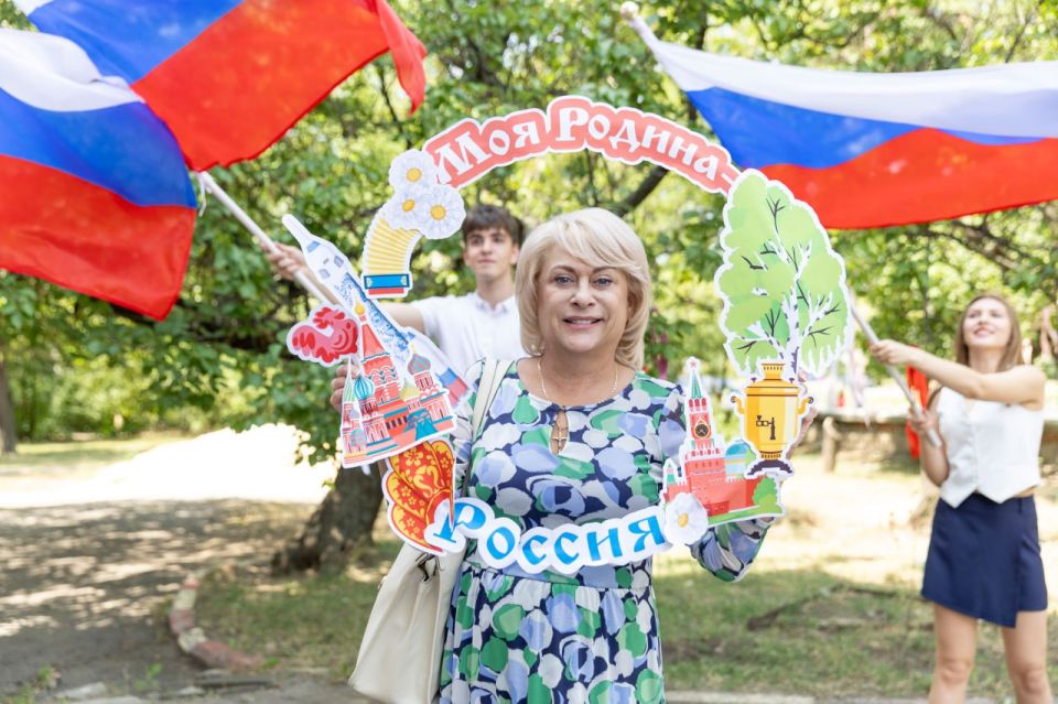 МОЛОДЁЖЬ — БУДУЩЕЕ РОССИИ! МОЛОДЁЖЬ — БУДУЩЕЕ РОССИИ!