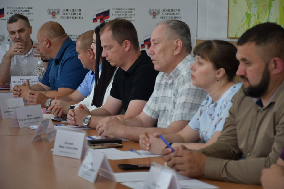 Сергей Желновач: В Дебальцево состоялось первое заседание Общественного совета Сергей Желновач: В Дебальцево состоялось первое заседание Общественного совета