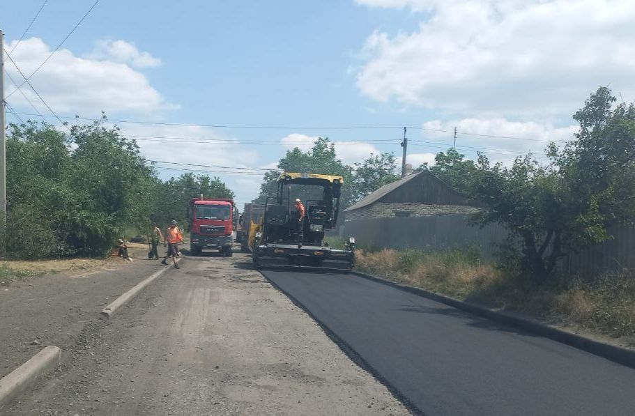 В Снежном продолжается модернизация дорог В Снежном продолжается модернизация дорог
