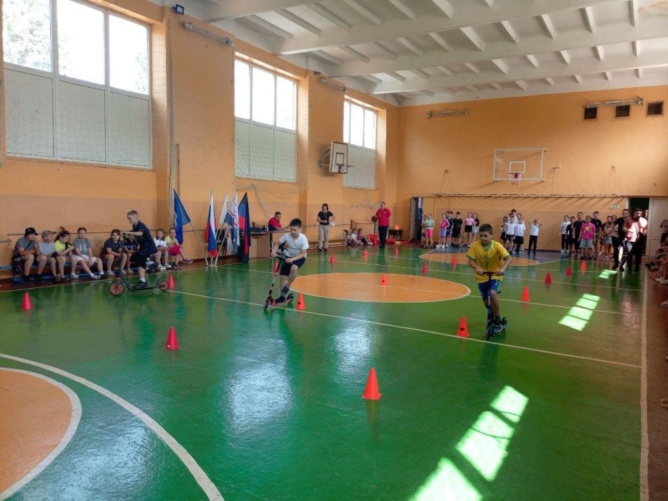 В Ждановке прошли соревнования «Веселые старты» В Ждановке прошли соревнования «Веселые старты»