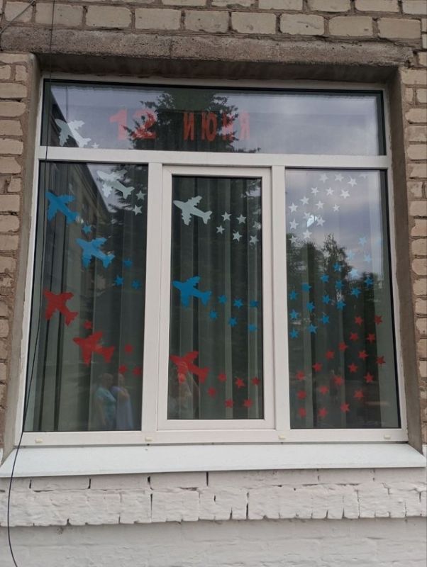 "Окна России". С 5 по 12 июня 2025 года, проходит Всероссийская акция «Окна России», в преддверии государственного праздника Дня России "Окна России". С 5 по 12 июня 2025 года, проходит Всероссийская акция «Окна России», в преддверии государственного праздника Дня России
