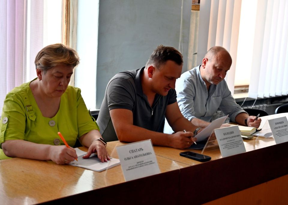 Руководитель Управы Куйбышевского внутригородского района Администрации городского округа Донецк Иван Адамец провел аппаратное совещание Руководитель Управы Куйбышевского внутригородского района Администрации городского округа Донецк Иван Адамец провел аппаратное совещание