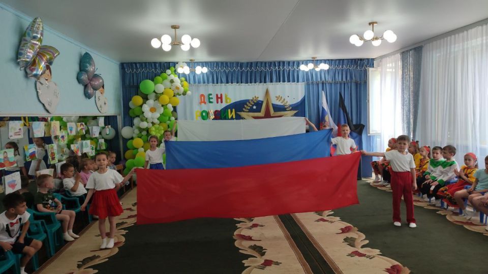 В образовательных организациях Республики прошли тематические мероприятия ко Дню России В образовательных организациях Республики прошли тематические мероприятия ко Дню России