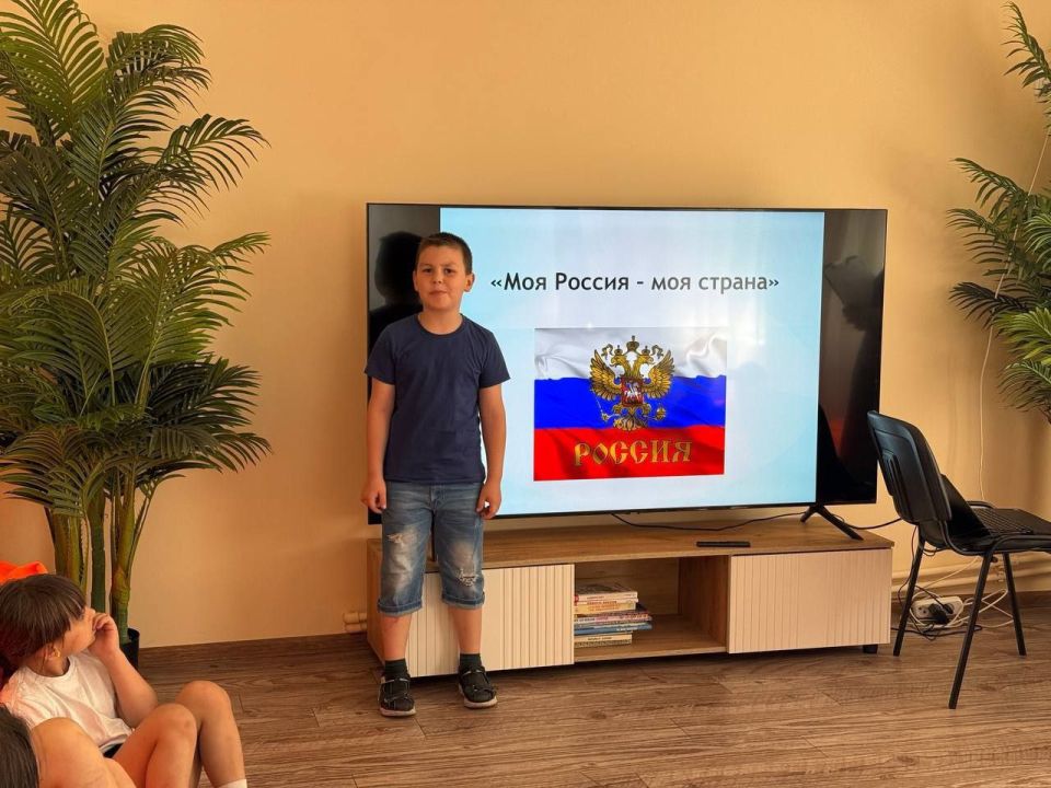 Сегодня в Молодежном центре имени Марии Пироговой прошло мероприятие — викторина "Знай свое Отечество", приуроченное к Дню Российской Федерации Сегодня в Молодежном центре имени Марии Пироговой прошло мероприятие — викторина "Знай свое Отечество", приуроченное к Дню Российской Федерации