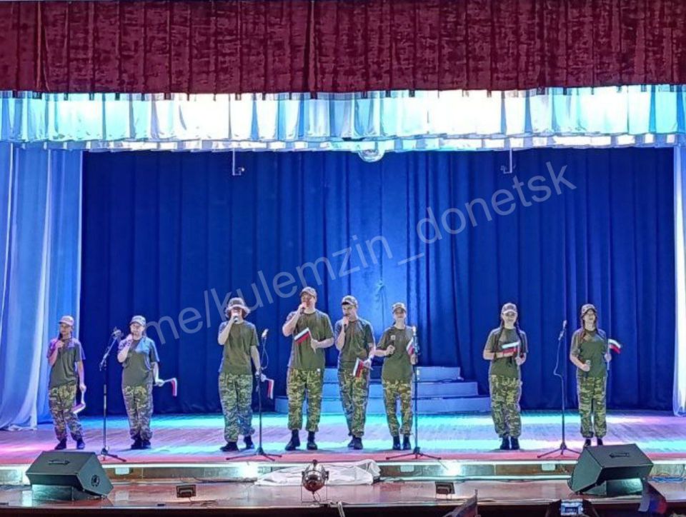 Сегодня во Дворце культуры «Юбилейный» состоялся патриотический концерт ко Дню России «Страна моих отцов» Сегодня во Дворце культуры «Юбилейный» состоялся патриотический концерт ко Дню России «Страна моих отцов»
