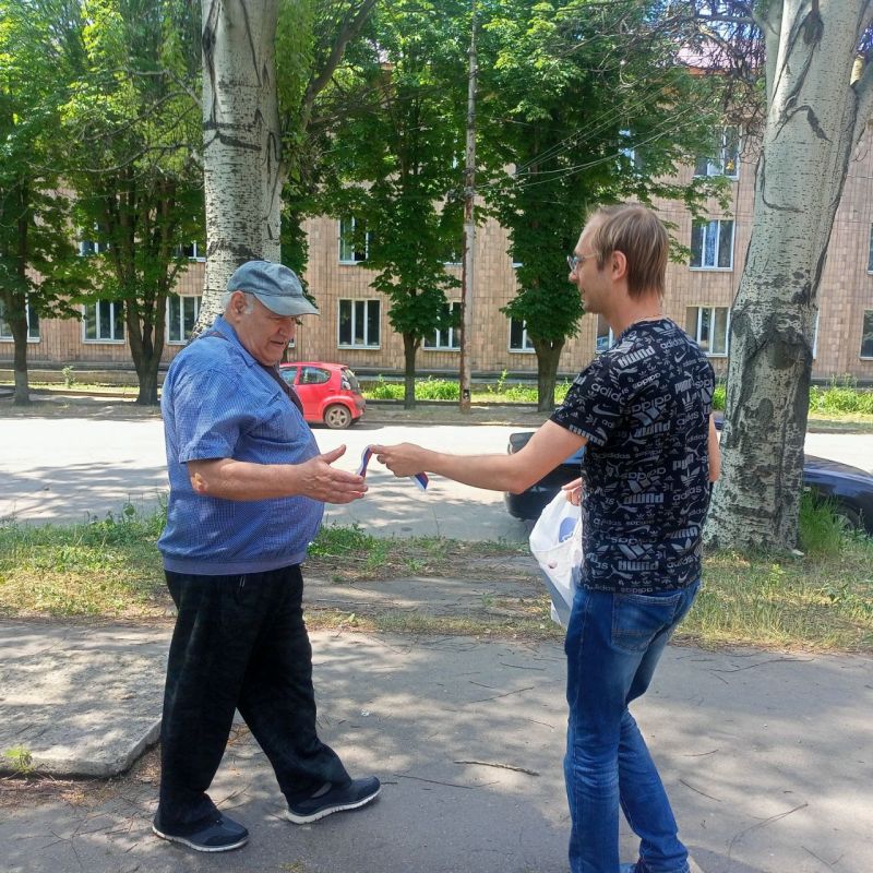 11 июня в преддверие Дня России, под эгидой Всероссийской политической партии «Единая Россия», по партийному проекту «Историческая память», в Кировском внутригородском районе городского округа Макеевка Донецкой Народной... 11 июня в преддверие Дня России, под эгидой Всероссийской политической партии «Единая Россия», по партийному проекту «Историческая память», в Кировском внутригородском районе городского округа Макеевка Донецкой Народной...