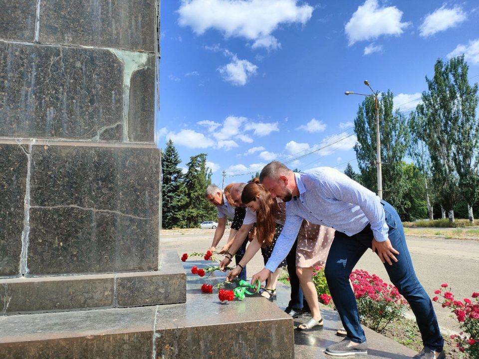 11 июня руководитель Управы Кировского внутригородского района Андрей Хорошко, депутат Макеевского городского совета Александр Подгорный, директор МБУ «Территориальный центр социального обслуживания (предоставления... 11 июня руководитель Управы Кировского внутригородского района Андрей Хорошко, депутат Макеевского городского совета Александр Подгорный, директор МБУ «Территориальный центр социального обслуживания (предоставления...
