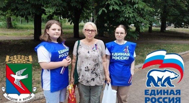 Патриотическая акция «Российский триколор» по раздаче ленточек в честь празднования Дня России в Калининском внутригородском районе города Горловка Патриотическая акция «Российский триколор» по раздаче ленточек в честь празднования Дня России в Калининском внутригородском районе города Горловка