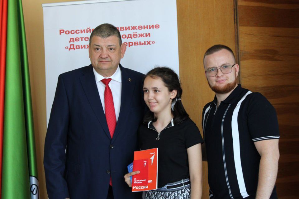 Иван Приходько: Сегодня, 12 июня, в Горловке состоялось торжественное поднятие флага Российской Федерации, приуроченное к празднованию Дня России Иван Приходько: Сегодня, 12 июня, в Горловке состоялось торжественное поднятие флага Российской Федерации, приуроченное к празднованию Дня России