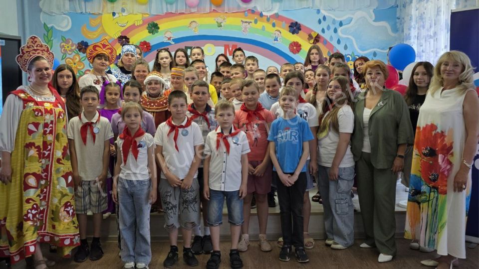 В преддверии Дня России в донецких учреждениях дополнительного образования прошли разнообразные тематические мероприятия В преддверии Дня России в донецких учреждениях дополнительного образования прошли разнообразные тематические мероприятия