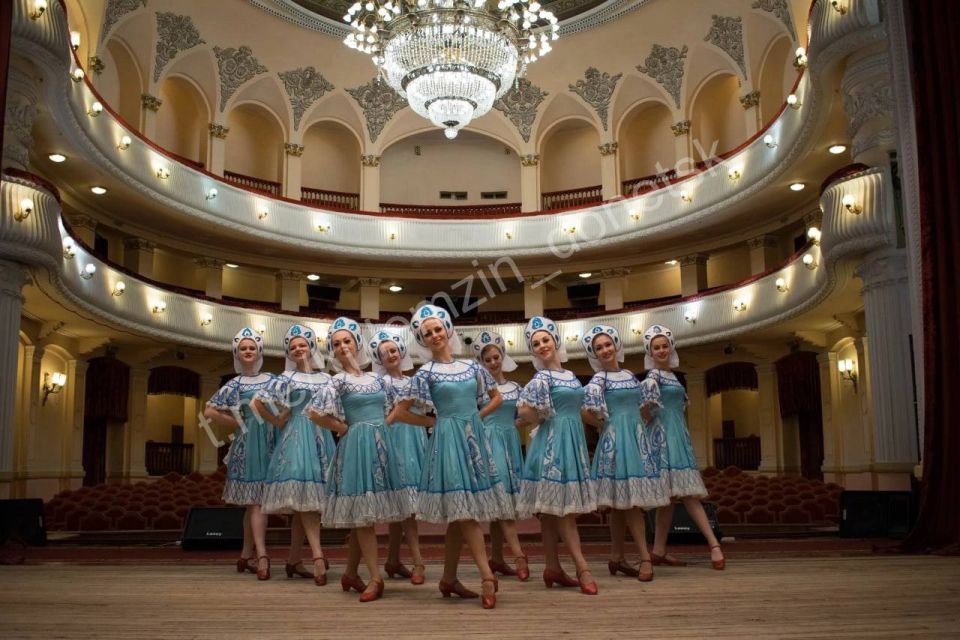 Культурное богатство. Созданный в 1958 году Народный ансамбль танца «Юность Донбасса» начал свою историю под руководством Константина Бескаравайного Культурное богатство. Созданный в 1958 году Народный ансамбль танца «Юность Донбасса» начал свою историю под руководством Константина Бескаравайного