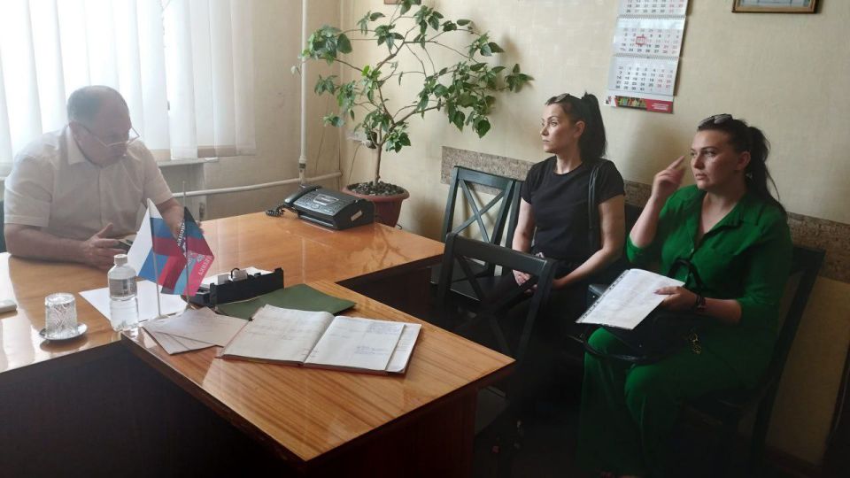 Игорь Мартынов: Личный прием граждан. В среду, 11.06.2025 заместитель главы администрации муниципального образования городского округа Енакиево Сергей Божик провел личный прием граждан Игорь Мартынов: Личный прием граждан. В среду, 11.06.2025 заместитель главы администрации муниципального образования городского округа Енакиево Сергей Божик провел личный прием граждан