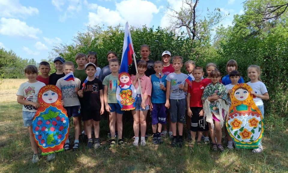 В образовательных организациях Республики прошли тематические мероприятия ко Дню России В образовательных организациях Республики прошли тематические мероприятия ко Дню России
