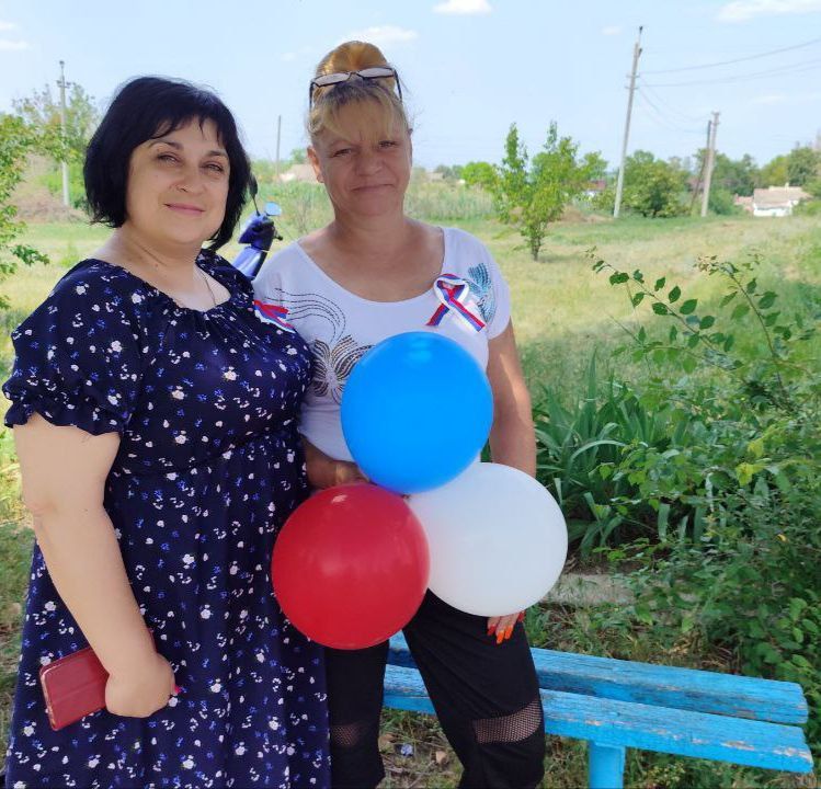 В рамках партийного проекта #ИсторическаяПамять, в преддверии Государственного праздника Дня России, МБУ "Новоалексеевский СДК" провели патриотическую акцию, в ходе которой раздавали шары и ленточки "Российского триколора"! В рамках партийного проекта #ИсторическаяПамять, в преддверии Государственного праздника Дня России, МБУ "Новоалексеевский СДК" провели патриотическую акцию, в ходе которой раздавали шары и ленточки "Российского триколора"!