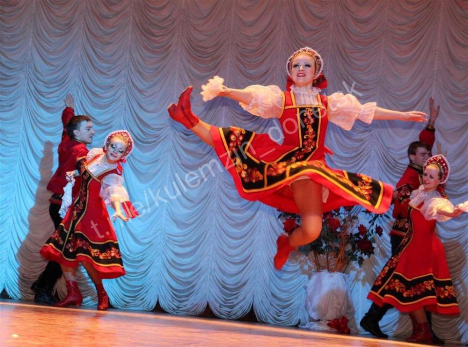 Культурное богатство. Созданный в 1958 году Народный ансамбль танца «Юность Донбасса» начал свою историю под руководством Константина Бескаравайного