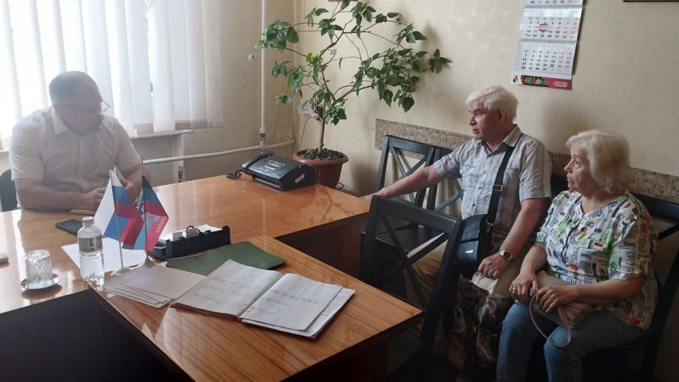 Игорь Мартынов: Личный прием граждан. В среду, 11.06.2025 заместитель главы администрации муниципального образования городского округа Енакиево Сергей Божик провел личный прием граждан Игорь Мартынов: Личный прием граждан. В среду, 11.06.2025 заместитель главы администрации муниципального образования городского округа Енакиево Сергей Божик провел личный прием граждан