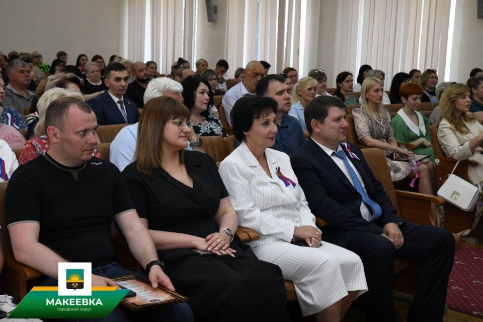 В Макеевке состоялось торжественное награждение ко Дню России В Макеевке состоялось торжественное награждение ко Дню России
