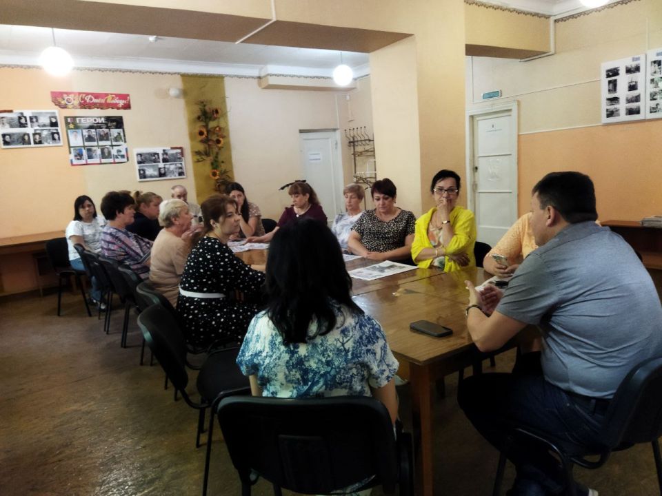 11 июня, заместитель руководителя Управы Кировского внутригородского района Ирина Воронина и депутат Макеевского городского совета Андрей Лаверченко, провели встречу c трудовым коллективом Государственного бюджетного... 11 июня, заместитель руководителя Управы Кировского внутригородского района Ирина Воронина и депутат Макеевского городского совета Андрей Лаверченко, провели встречу c трудовым коллективом Государственного бюджетного...