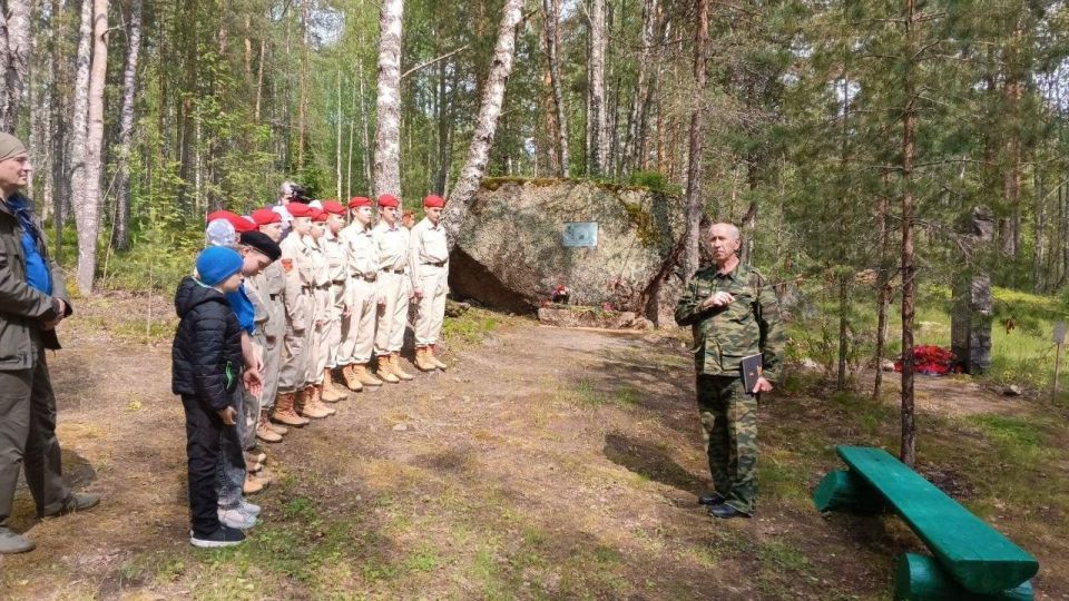 Юнармейцы из Горловки прошли по маршруту «Тропа Героя Советского Союза Константина Шестакова» в Ленобласти Юнармейцы из Горловки прошли по маршруту «Тропа Героя Советского Союза Константина Шестакова» в Ленобласти