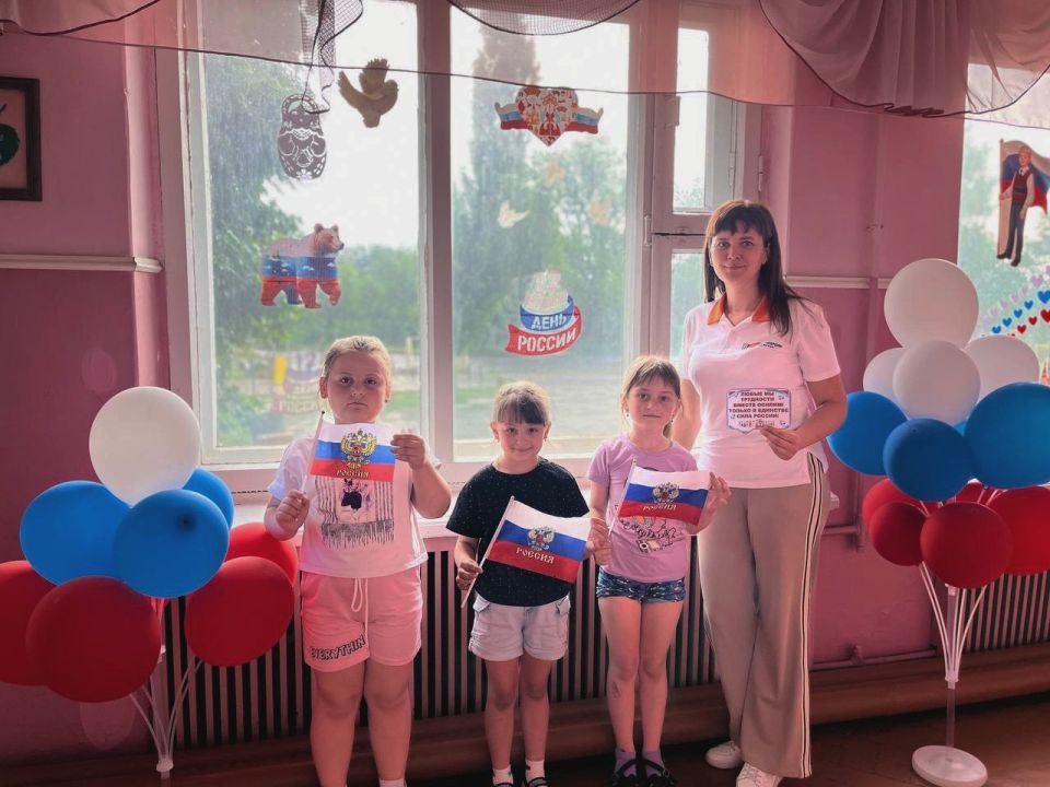 "Окна России". С 5 по 12 июня 2025 года, проходит Всероссийская акция «Окна России», в преддверии государственного праздника Дня России "Окна России". С 5 по 12 июня 2025 года, проходит Всероссийская акция «Окна России», в преддверии государственного праздника Дня России