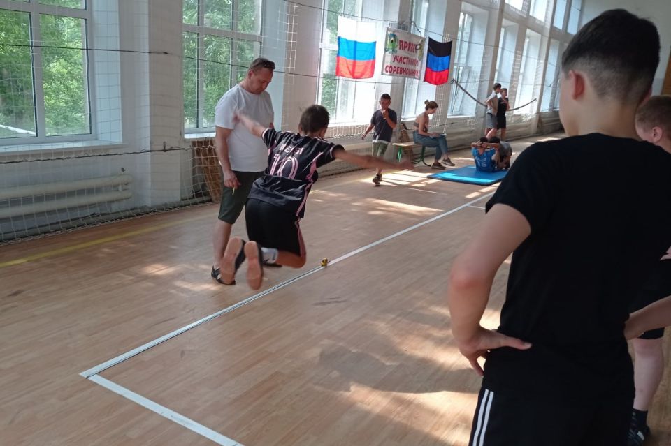 В рамках акции "Спортивный Донбасс" 10 июня Муниципальное бюджетное учреждение «Детско-юношеская спортивная школа № 2 города Тореза» провело ОФП-эстафету «Лучшие из лучших-2025» среди воспитанников секций 2012-2013 г.р В рамках акции "Спортивный Донбасс" 10 июня Муниципальное бюджетное учреждение «Детско-юношеская спортивная школа № 2 города Тореза» провело ОФП-эстафету «Лучшие из лучших-2025» среди воспитанников секций 2012-2013 г.р