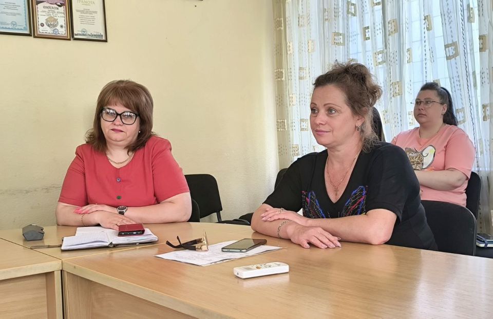 Наталья Бегуненко: Сегодня, 11 июня, руководитель Управы Петровского внутригородского района Администрации городского округа Донецк Бегуненко Наталья провела еженедельное аппаратное совещание Наталья Бегуненко: Сегодня, 11 июня, руководитель Управы Петровского внутригородского района Администрации городского округа Донецк Бегуненко Наталья провела еженедельное аппаратное совещание