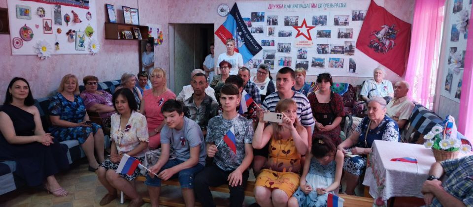 Юрий Будрин: Сегодня, 11 июня 2025 года, в рамках проекта "Крепкая Семья", реализуемого Единой Россией и в преддверии праздника Дня России руководитель управы Кировского внутригородского района Администрации городского... Юрий Будрин: Сегодня, 11 июня 2025 года, в рамках проекта "Крепкая Семья", реализуемого Единой Россией и в преддверии праздника Дня России руководитель управы Кировского внутригородского района Администрации городского...