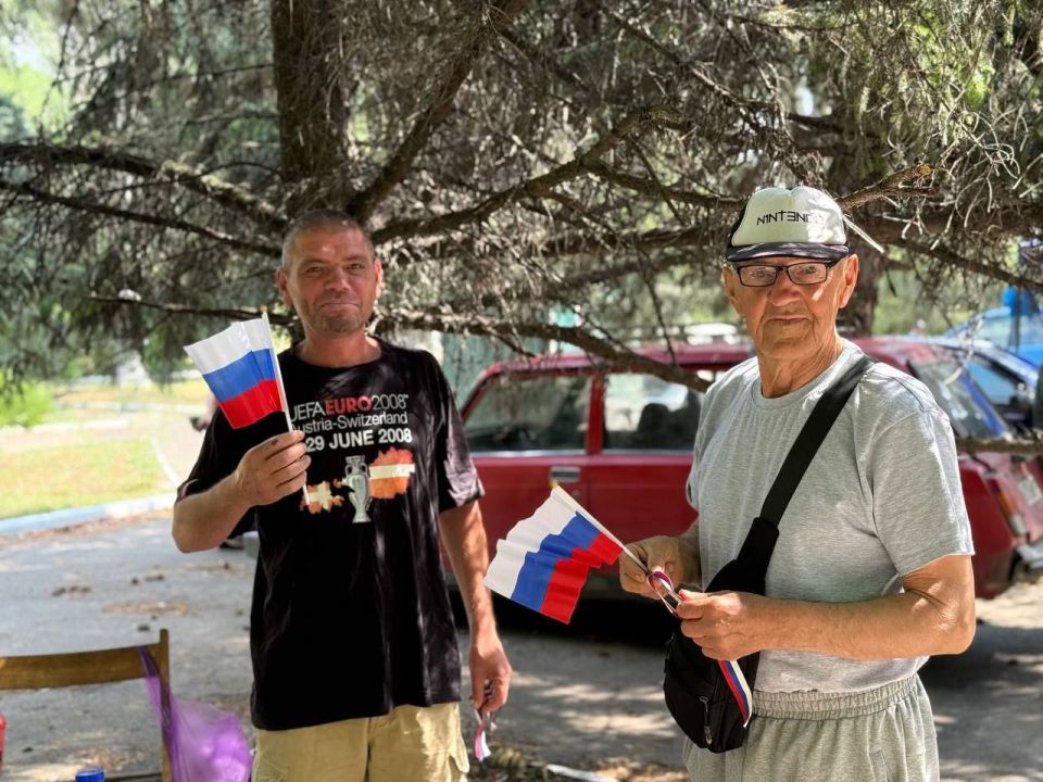 Николай Михайлов: В Старобешево прошла акция "Родиной горжусь" Николай Михайлов: В Старобешево прошла акция "Родиной горжусь"