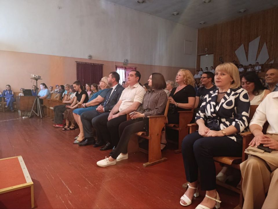 В Снежном прошел концерт ко Дню медицинского работника В Снежном прошел концерт ко Дню медицинского работника