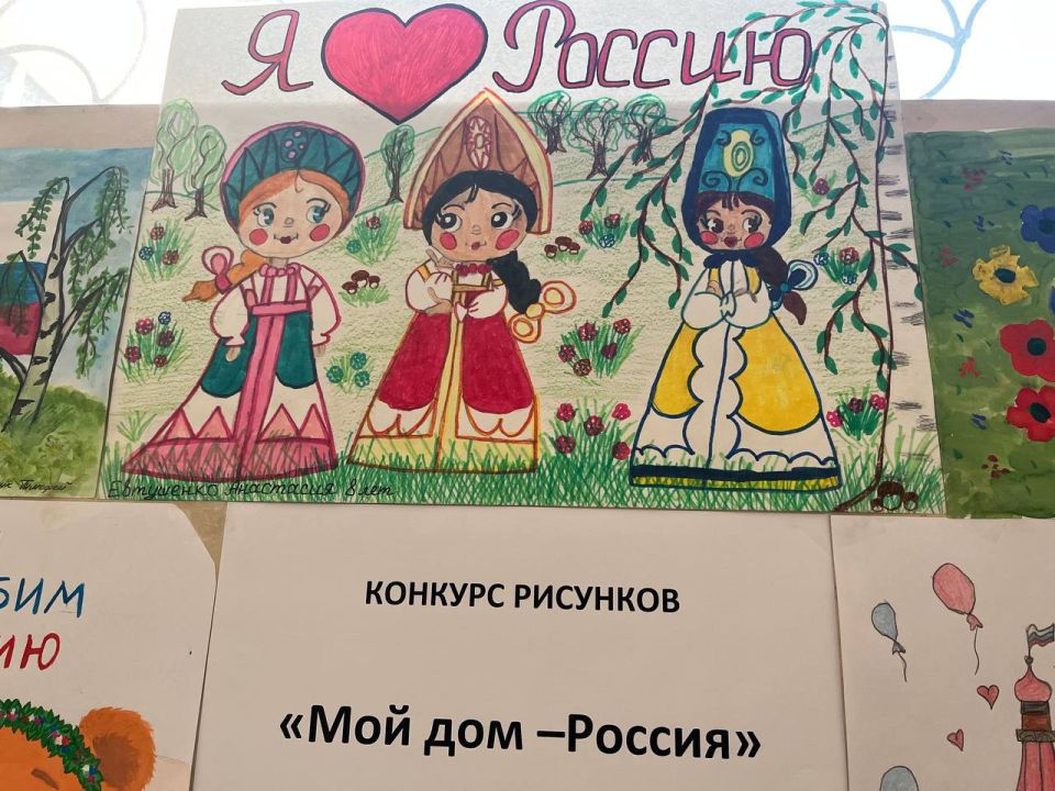 Ко Дню России в локомотивном депо Дебальцево прошел конкурс детского рисунка «Мой дом -Россия» Ко Дню России в локомотивном депо Дебальцево прошел конкурс детского рисунка «Мой дом -Россия»