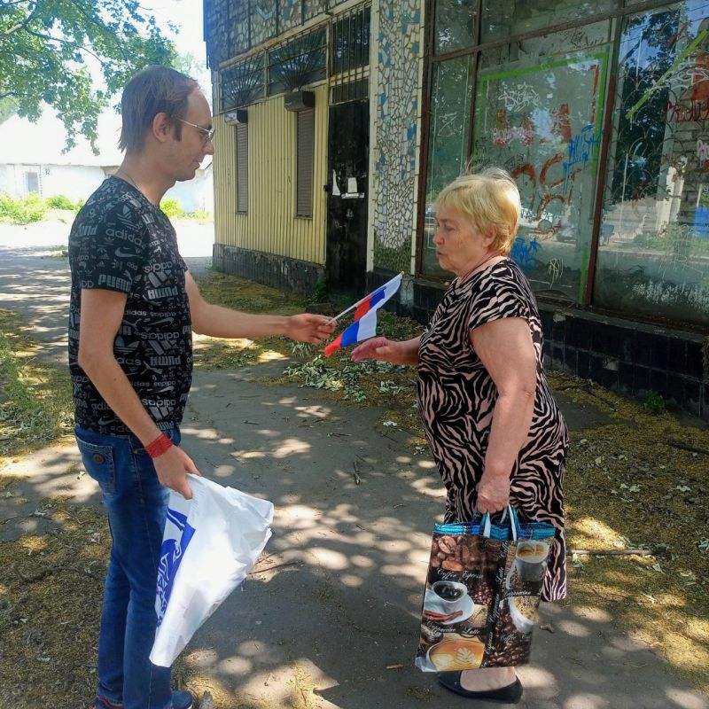 11 июня в преддверие Дня России, под эгидой Всероссийской политической партии «Единая Россия», по партийному проекту «Историческая память», в Кировском внутригородском районе городского округа Макеевка Донецкой Народной... 11 июня в преддверие Дня России, под эгидой Всероссийской политической партии «Единая Россия», по партийному проекту «Историческая память», в Кировском внутригородском районе городского округа Макеевка Донецкой Народной...