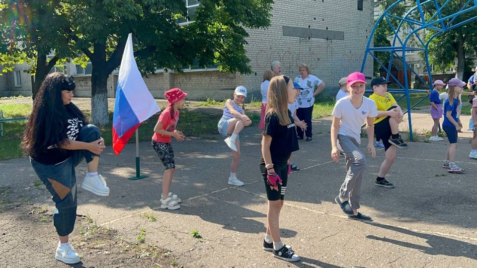 Сергей Желновач: В рамках Всероссийской акции "Родиной горжусь", приуроченной к празднованию Дня Российской Федерации, отдел физической культуры, спорта и туризма администрации городского округа Дебальцево организовал... Сергей Желновач: В рамках Всероссийской акции "Родиной горжусь", приуроченной к празднованию Дня Российской Федерации, отдел физической культуры, спорта и туризма администрации городского округа Дебальцево организовал...