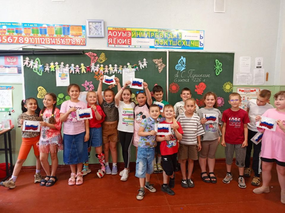 Ребята Ждановки готовятся ко Дню России Ребята Ждановки готовятся ко Дню России