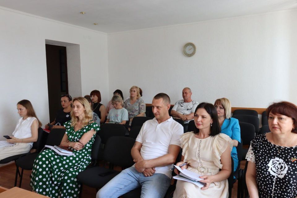 10 июня, в администрации городского округа Торез состоялась первое заседание Общественного совета муниципального образования городской округ Торез Донецкой Народной Республики 10 июня, в администрации городского округа Торез состоялась первое заседание Общественного совета муниципального образования городской округ Торез Донецкой Народной Республики