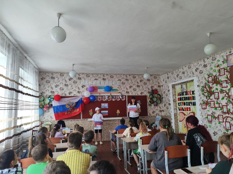 В образовательных организациях Республики прошли тематические мероприятия ко Дню России В образовательных организациях Республики прошли тематические мероприятия ко Дню России