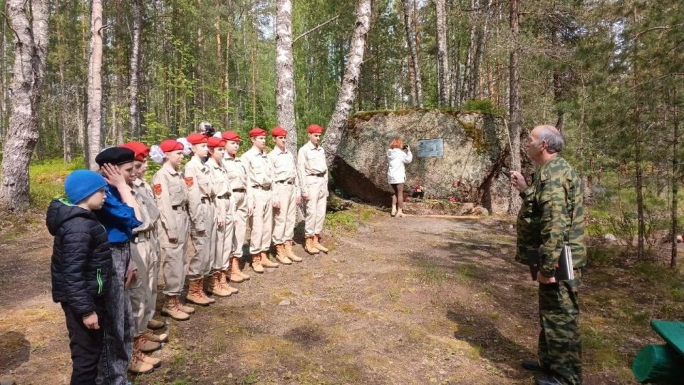 Юнармейцы из Горловки прошли по маршруту «Тропа Героя Советского Союза Константина Шестакова» в Ленобласти Юнармейцы из Горловки прошли по маршруту «Тропа Героя Советского Союза Константина Шестакова» в Ленобласти