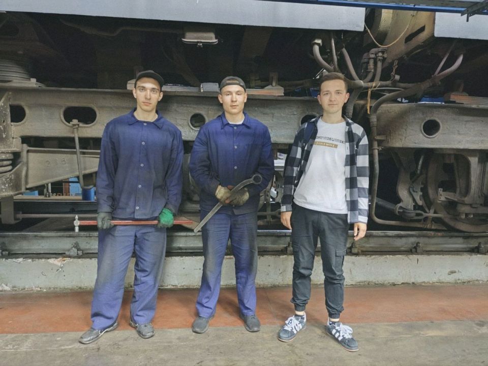 Студенты ДОНИЖТ продолжают знакомиться с будущей профессией на практике Студенты ДОНИЖТ продолжают знакомиться с будущей профессией на практике