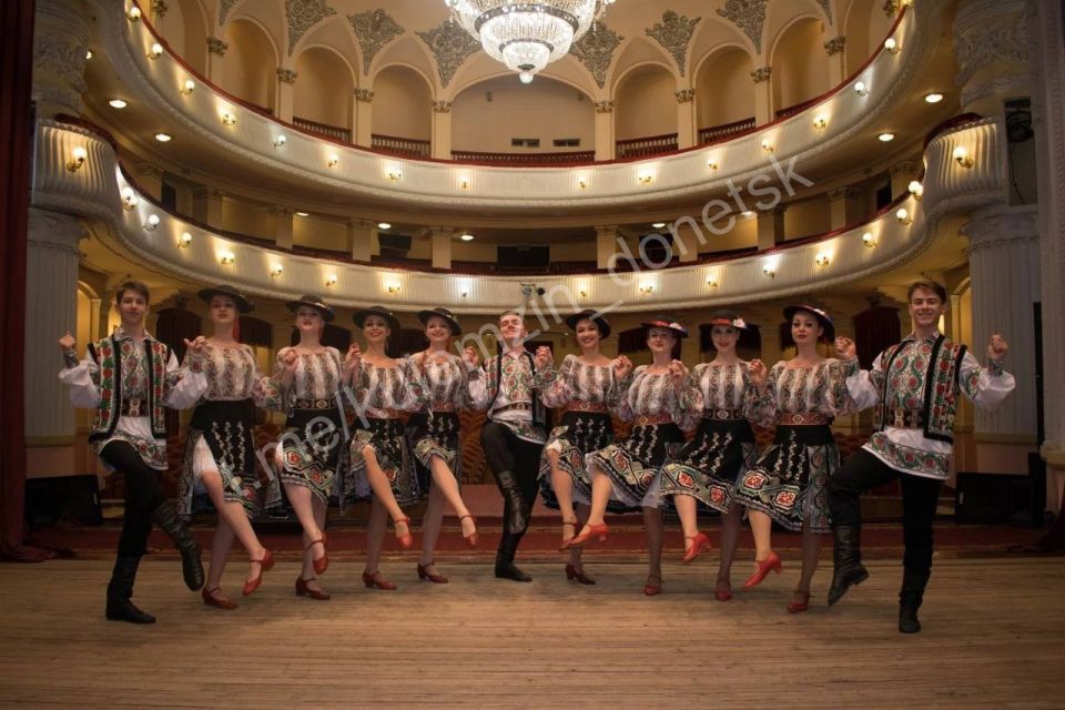 Культурное богатство. Созданный в 1958 году Народный ансамбль танца «Юность Донбасса» начал свою историю под руководством Константина Бескаравайного Культурное богатство. Созданный в 1958 году Народный ансамбль танца «Юность Донбасса» начал свою историю под руководством Константина Бескаравайного