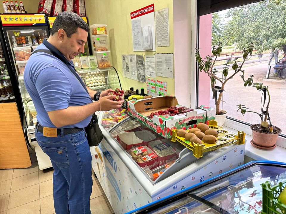В Пролетарском районе города Донецка прошел плановый рейд Народного контроля по соблюдению правил торговли и санитарных норм В Пролетарском районе города Донецка прошел плановый рейд Народного контроля по соблюдению правил торговли и санитарных норм