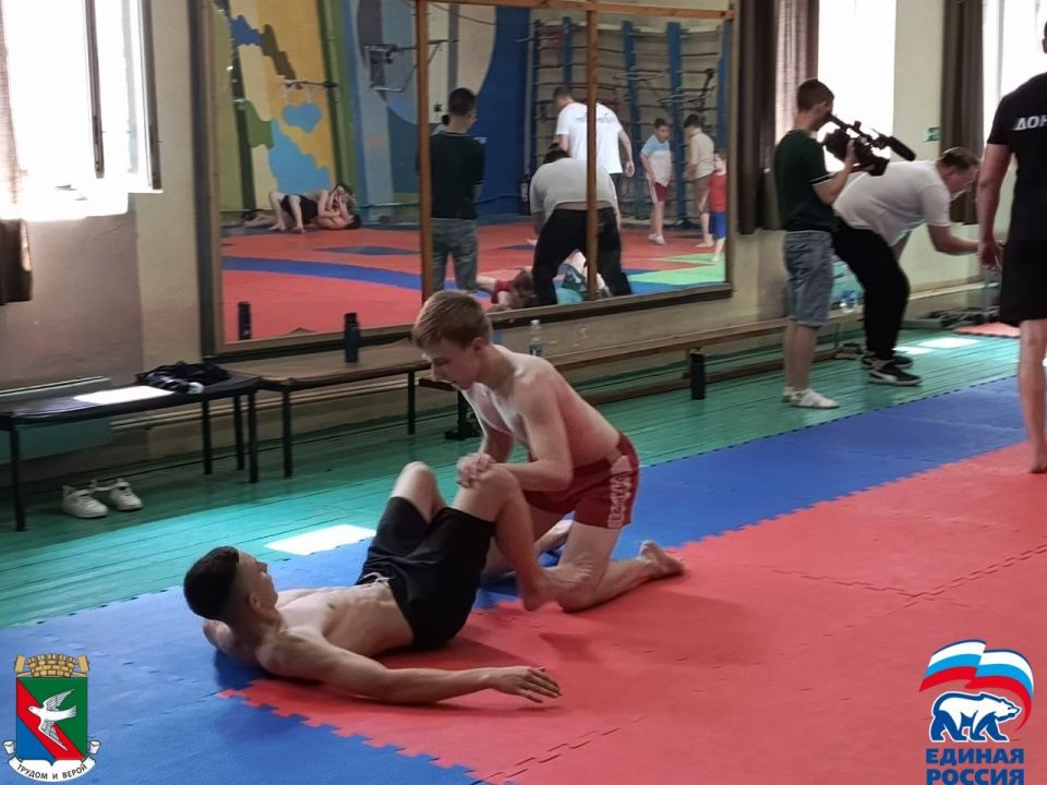 Воспитанники бойцовского клуба «Донбасс» приняли участие в акции «Спортивный Донбасс» Воспитанники бойцовского клуба «Донбасс» приняли участие в акции «Спортивный Донбасс»