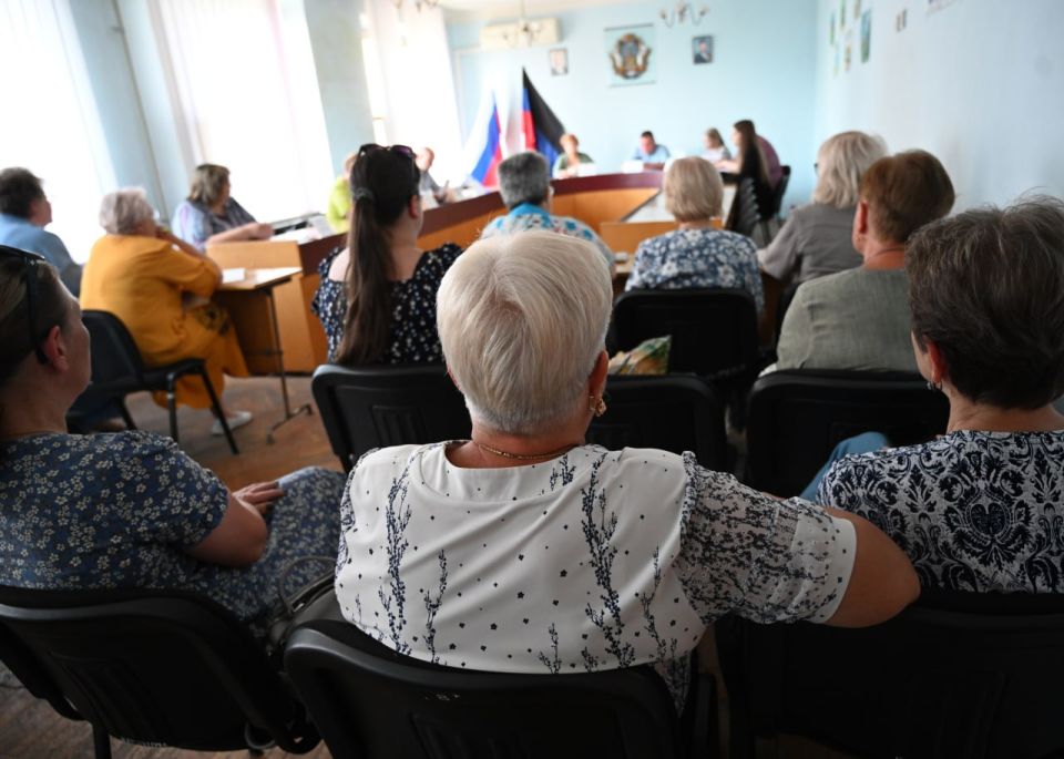 Руководитель Управы Куйбышевского внутригородского района Администрации городского округа Донецк Иван Адамец провел аппаратное совещание Руководитель Управы Куйбышевского внутригородского района Администрации городского округа Донецк Иван Адамец провел аппаратное совещание