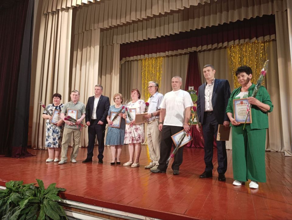 В Снежном прошел концерт ко Дню медицинского работника В Снежном прошел концерт ко Дню медицинского работника