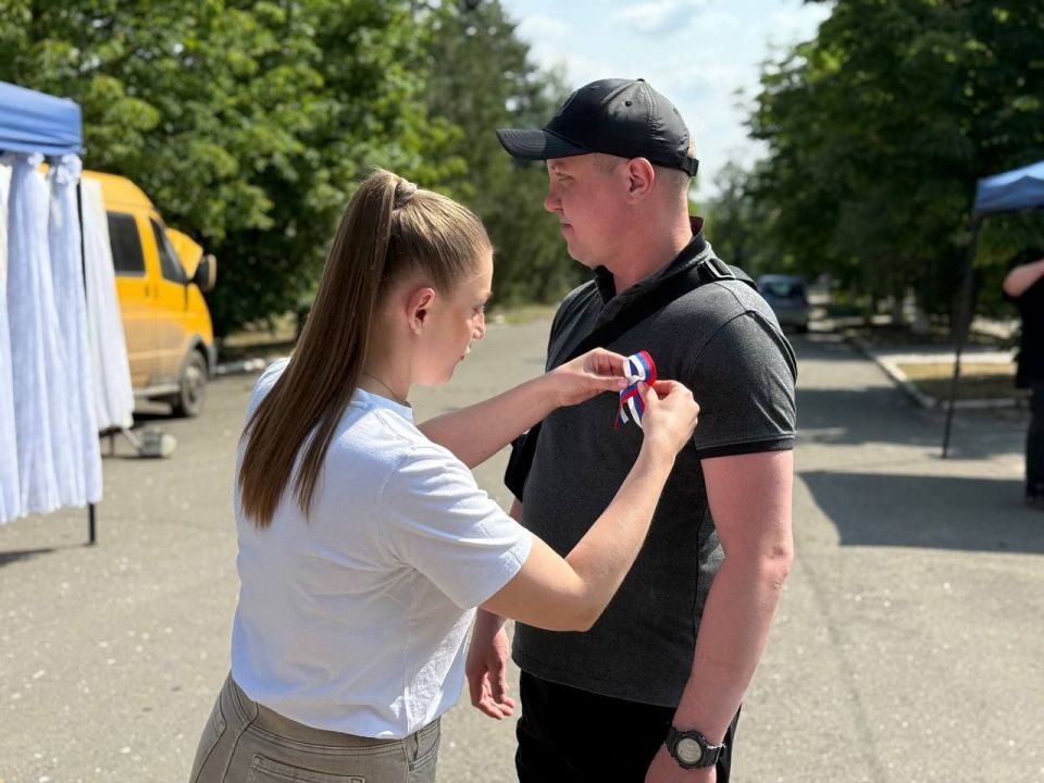 Николай Михайлов: В Старобешево прошла акция "Родиной горжусь" Николай Михайлов: В Старобешево прошла акция "Родиной горжусь"