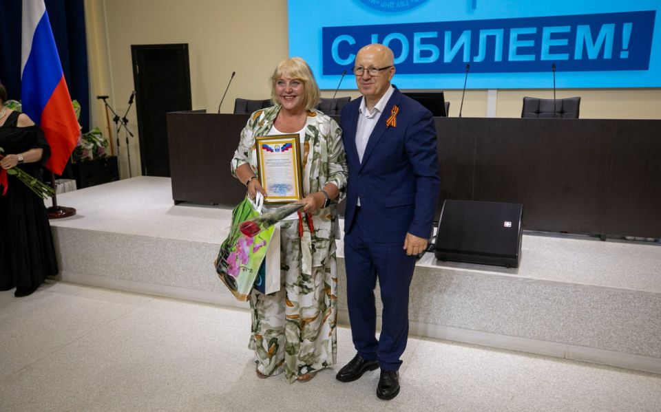 Олег Моргун: Поздравил сотрудников Больницы интенсивного лечения с 45-летием со дня основания медучреждения Олег Моргун: Поздравил сотрудников Больницы интенсивного лечения с 45-летием со дня основания медучреждения