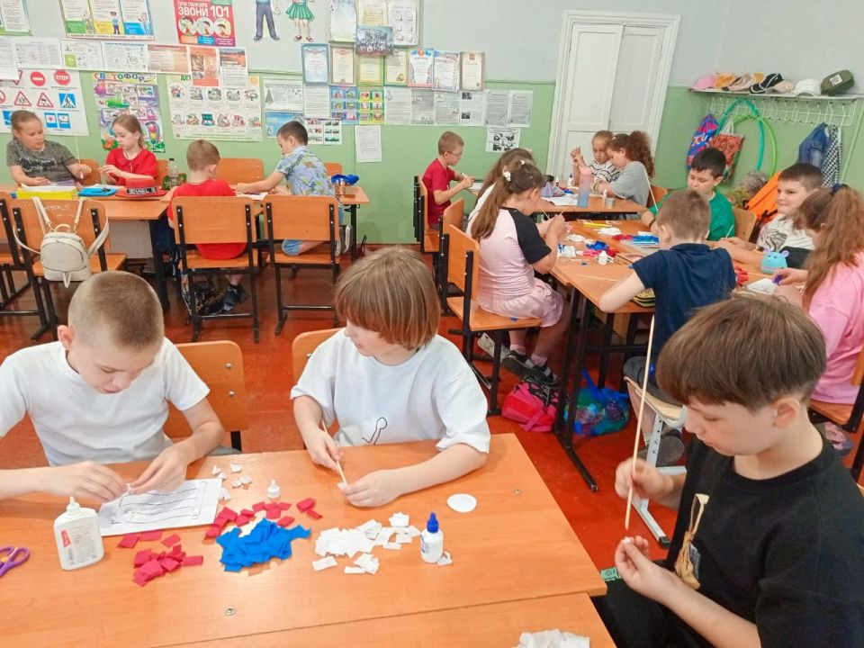Ребята Ждановки готовятся ко Дню России Ребята Ждановки готовятся ко Дню России