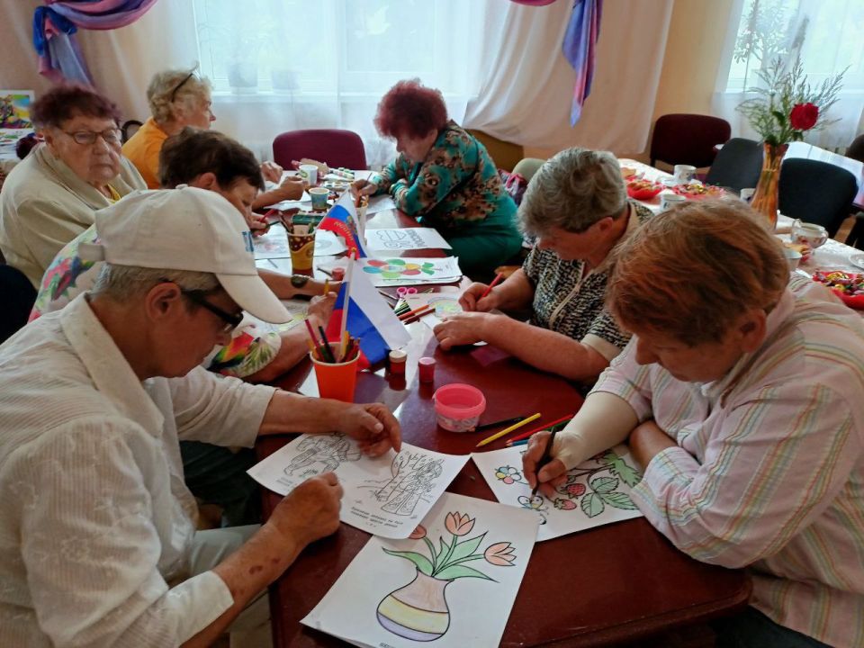 В Государственном бюджетном учреждении социального обслуживания «Центр социального обслуживания населения Червоногвардейского района города Макеевки», по партийному проекту «Старшее поколение» ВПП «Единая Россия»... В Государственном бюджетном учреждении социального обслуживания «Центр социального обслуживания населения Червоногвардейского района города Макеевки», по партийному проекту «Старшее поколение» ВПП «Единая Россия»...