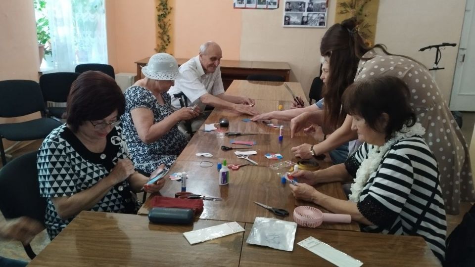 В Кировском внутригородском районе состоялся мастер-класс по изготовлению сувенирного магнита «Я люблю Россию» В Кировском внутригородском районе состоялся мастер-класс по изготовлению сувенирного магнита «Я люблю Россию»