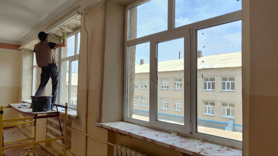 Александр Качанов: В Докучаевске в 2025 году проведут ремонтные работы в школах и детских садах Александр Качанов: В Докучаевске в 2025 году проведут ремонтные работы в школах и детских садах