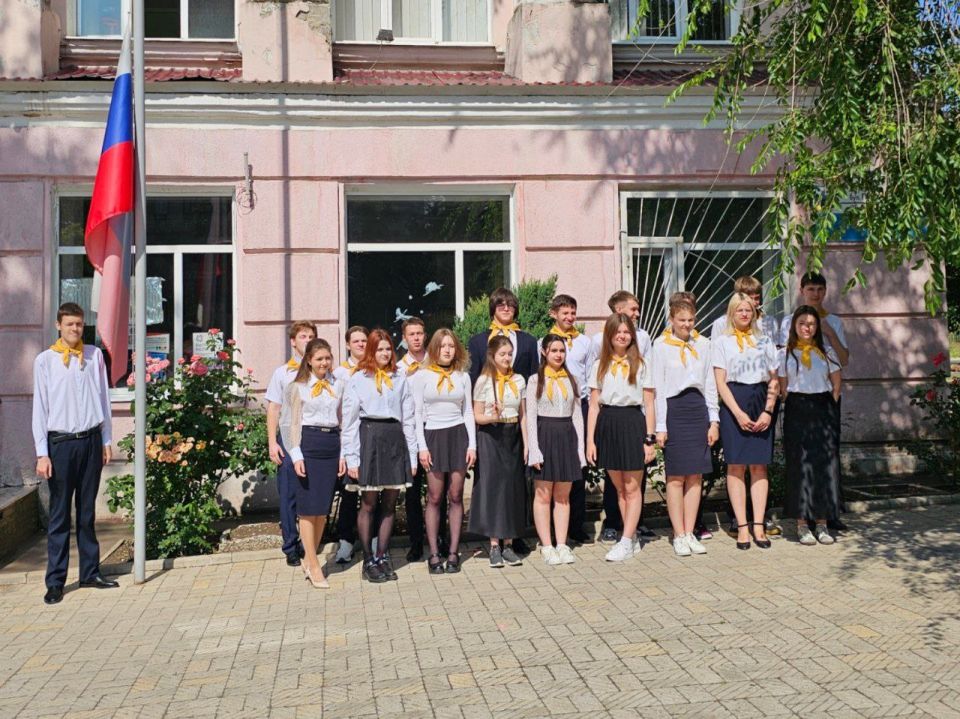Татьяна Копылова: В Ворошиловском внутригородском районе города Донецка прошла церемония поднятия государственного флага Татьяна Копылова: В Ворошиловском внутригородском районе города Донецка прошла церемония поднятия государственного флага