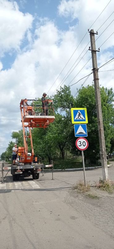 МУП администрации города Тореза "Благоустройство" продолжает выполнять работы по восстановлению уличного освещения на территории городского округа Торез МУП администрации города Тореза "Благоустройство" продолжает выполнять работы по восстановлению уличного освещения на территории городского округа Торез
